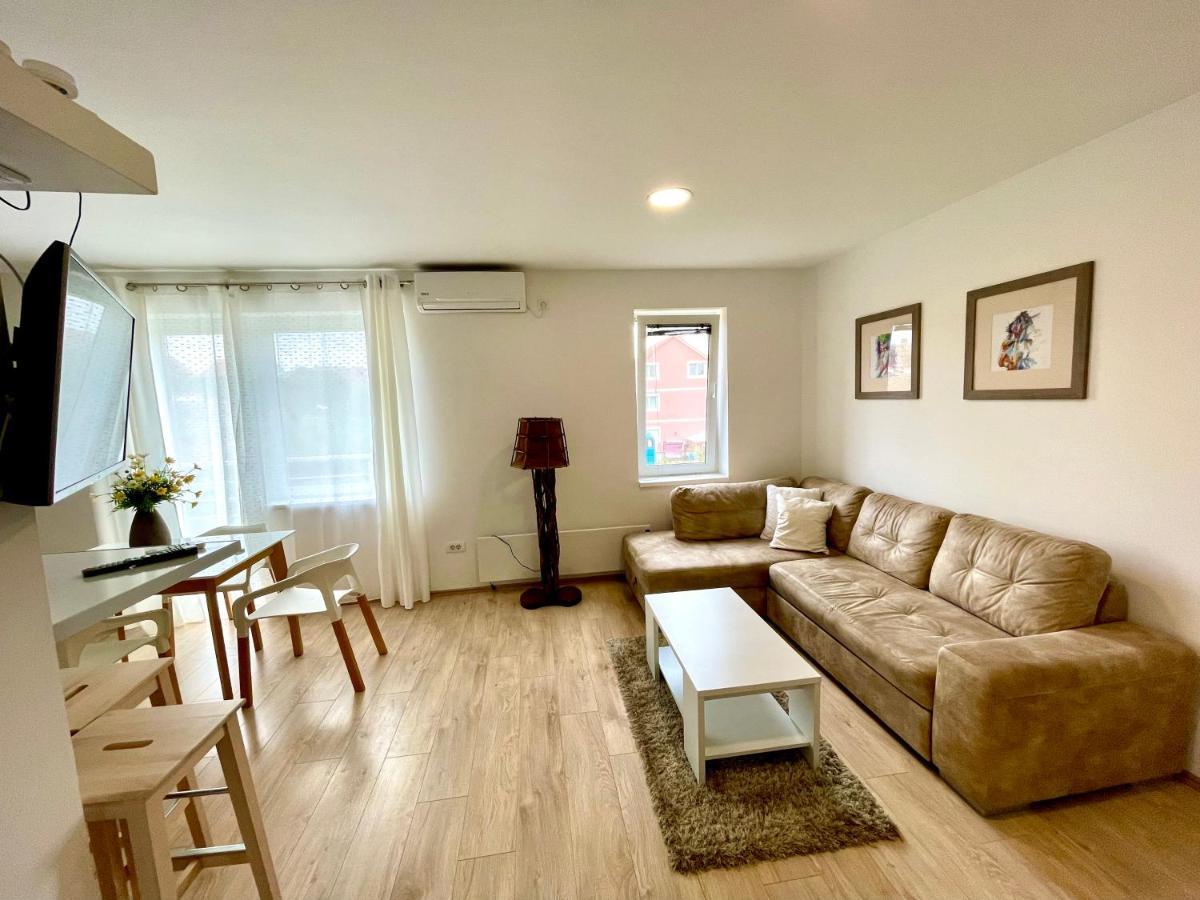 Cozy Apartments In Belgrade, Cukarica, Zeleznik, Free Parking And Wifi Exterior photo